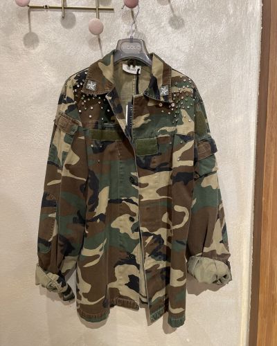 Giacca camouflage con applicazioni ViCOLO