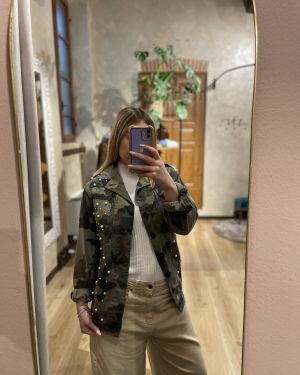 Giacca vintage camouflage con perle Tensione in