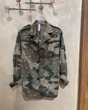 Giacca vintage camouflage con perle Tensione in
