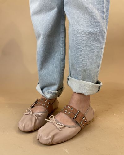 Ballerina in pelle nude con cinturini Ovyé