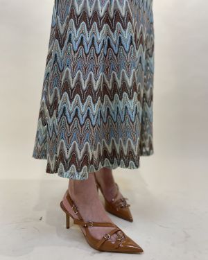 Décolleté slingback caramello in vernice con fibbie Divine Follie