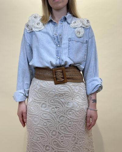 Camicia in denim leggero con rose Motel