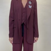 Blazer sfiancato a due bottoni con spille gioiello Tensione in
