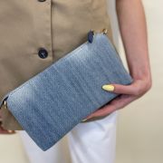 Pochette con borchie e strass in denim La Carrie