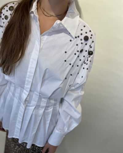 Camicia in cotone sfiancata con applicazioni Souvenir