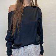 Blusa in raso di viscosa nero scollo a barca Souvenir
